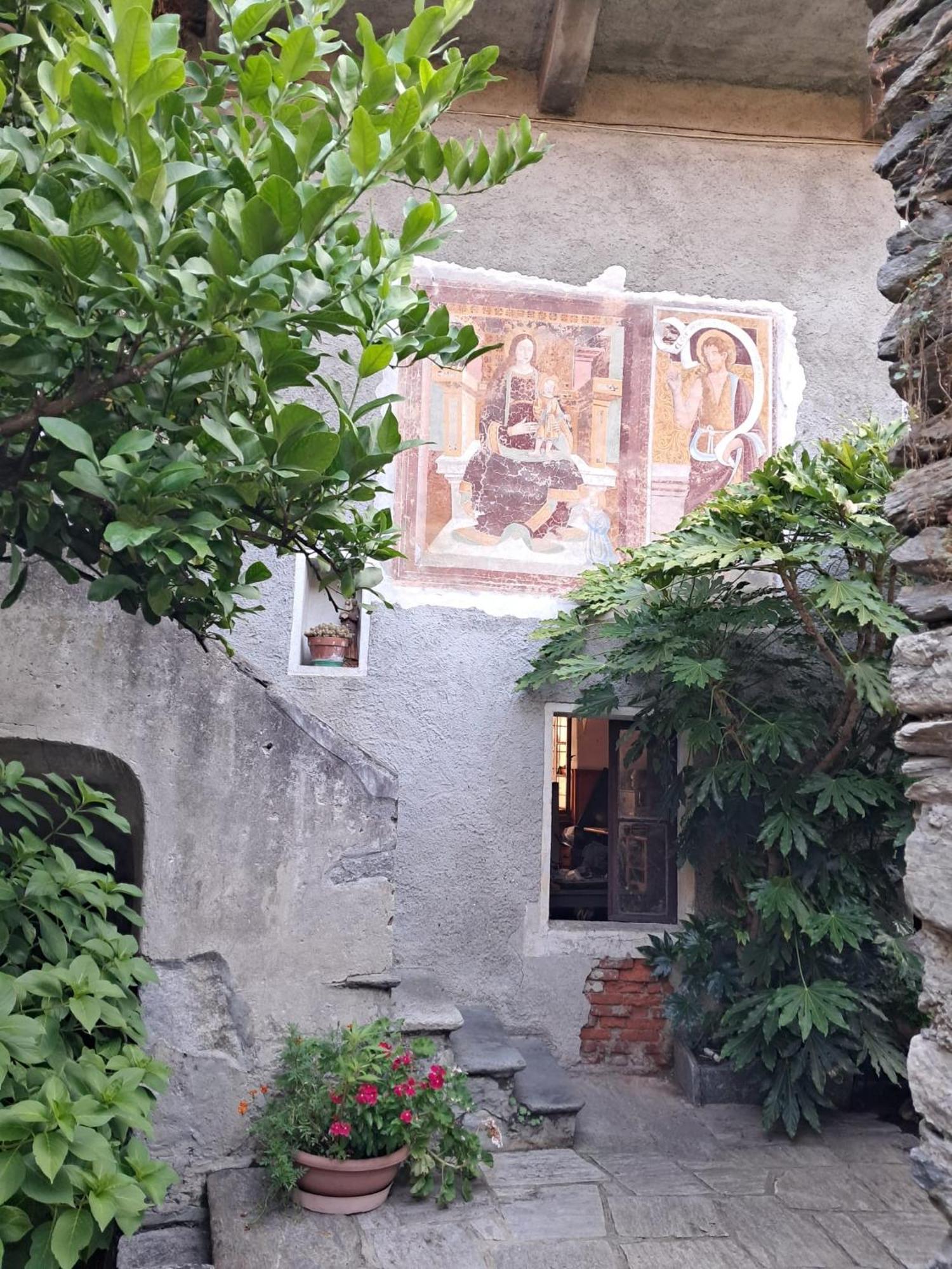 Bed and Breakfast Nonna Anita Castelveccana Exterior foto