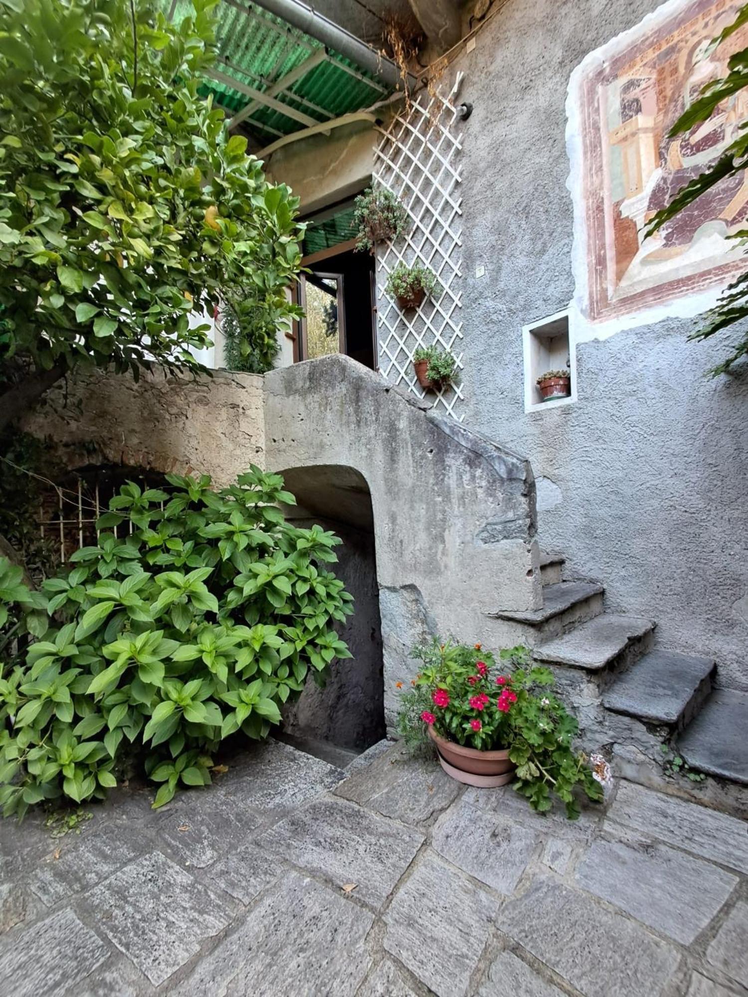 Bed and Breakfast Nonna Anita Castelveccana Exterior foto